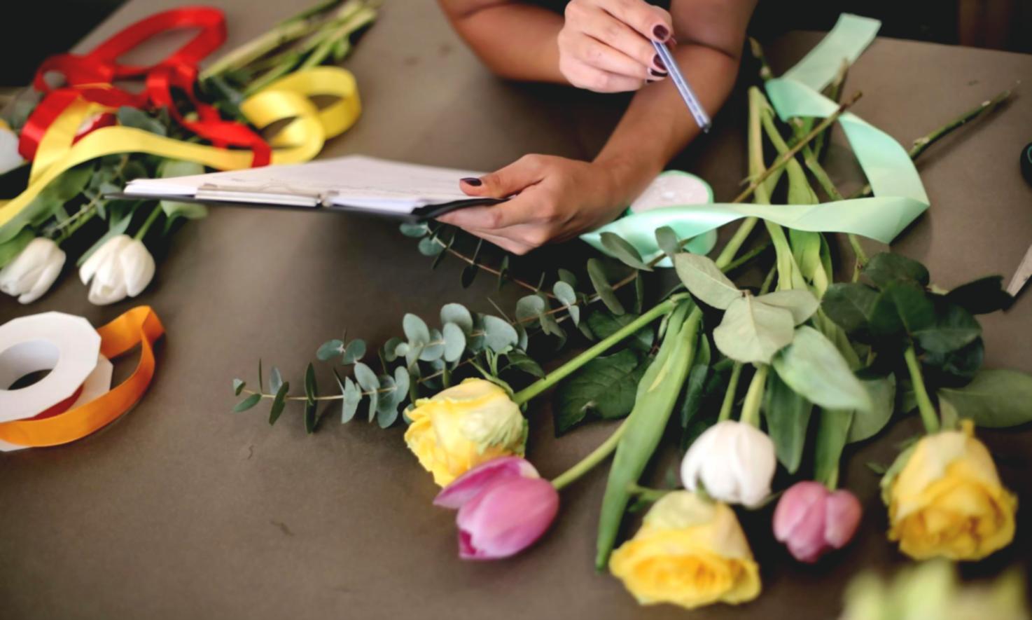 Mevsimsel çiçek kompozisyonu tasarım çalışması